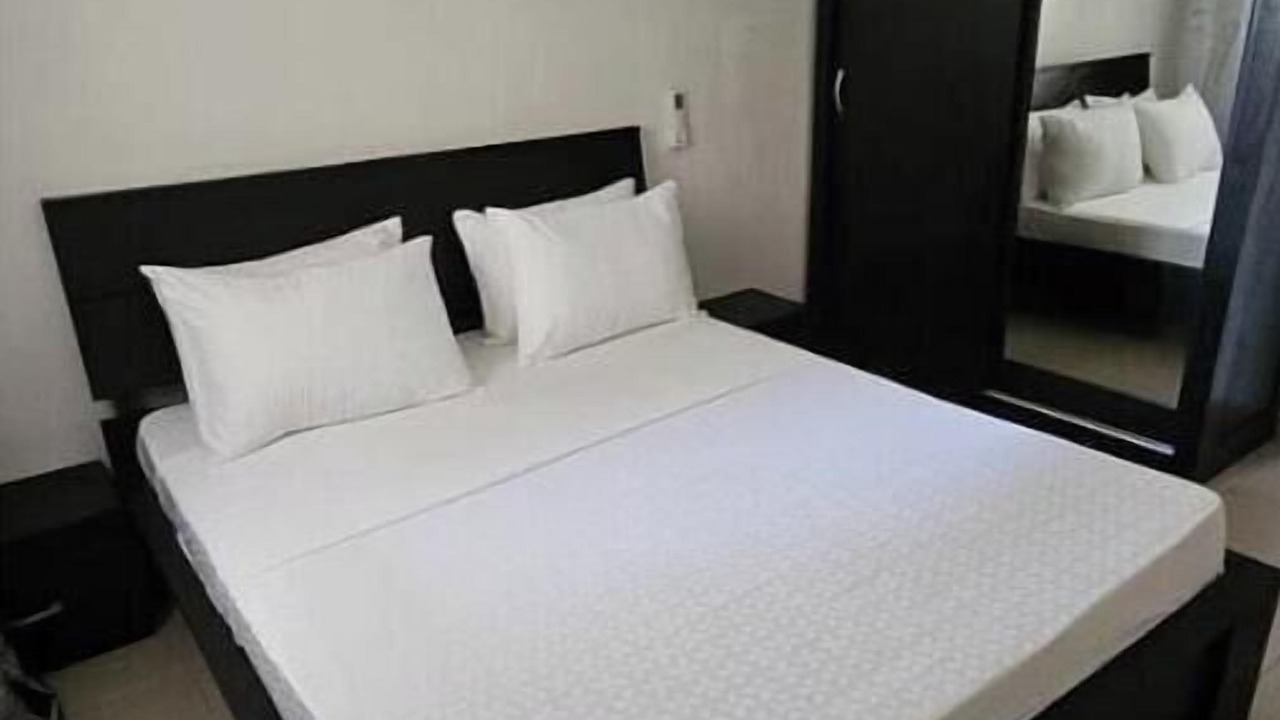 Photo of Bedroom in Yenne Tode