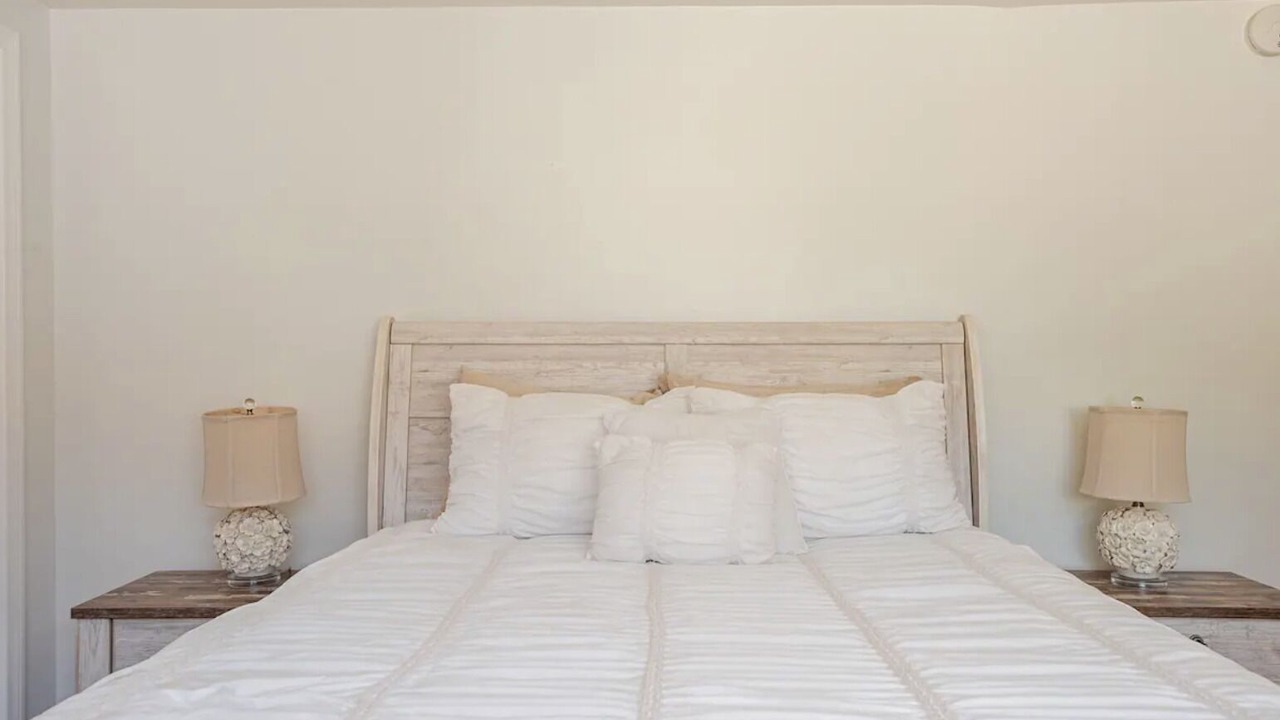 Photo of Bedroom in Lake Balboa