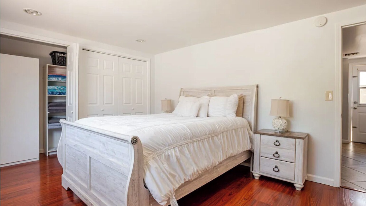 Photo of Bedroom in Lake Balboa