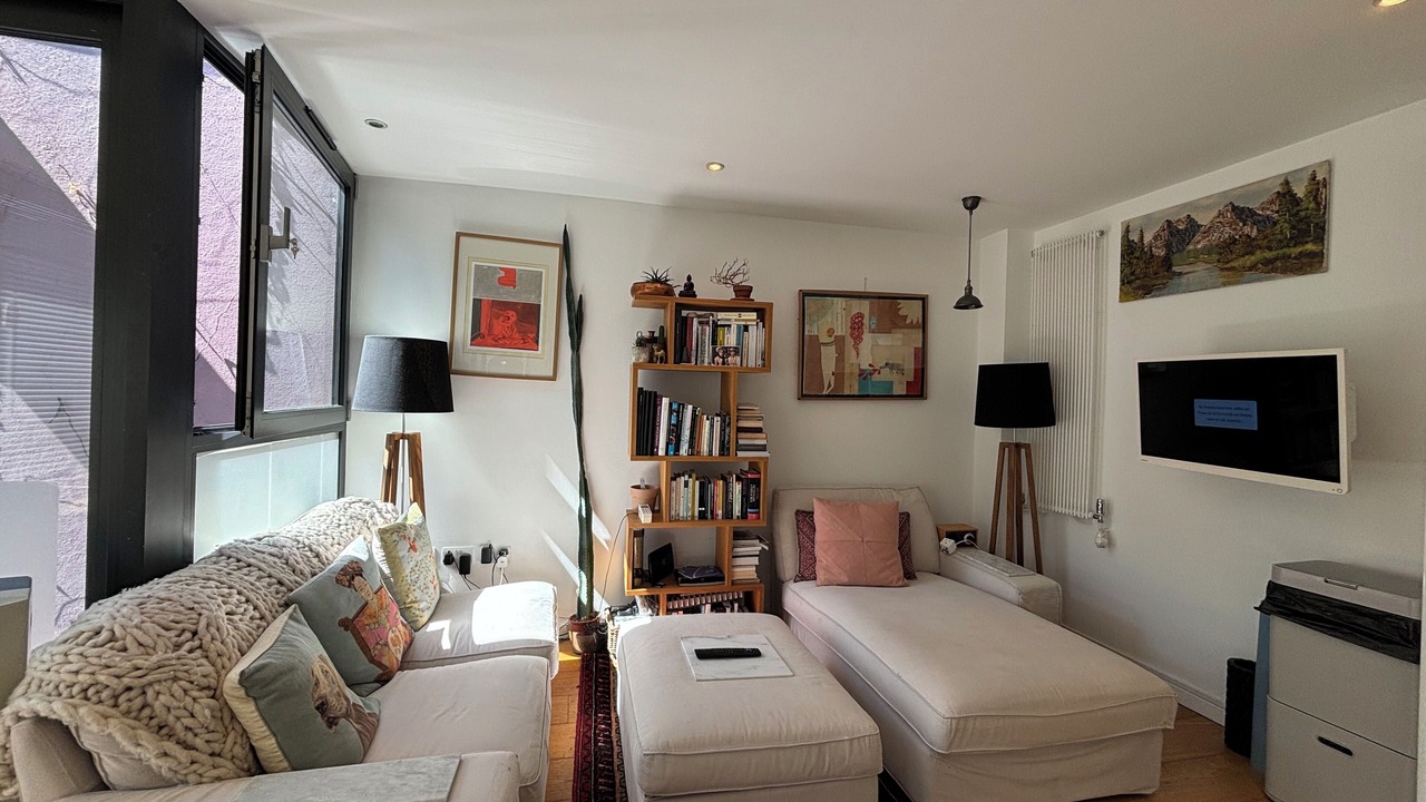 Photo of Livingroom in Homerton