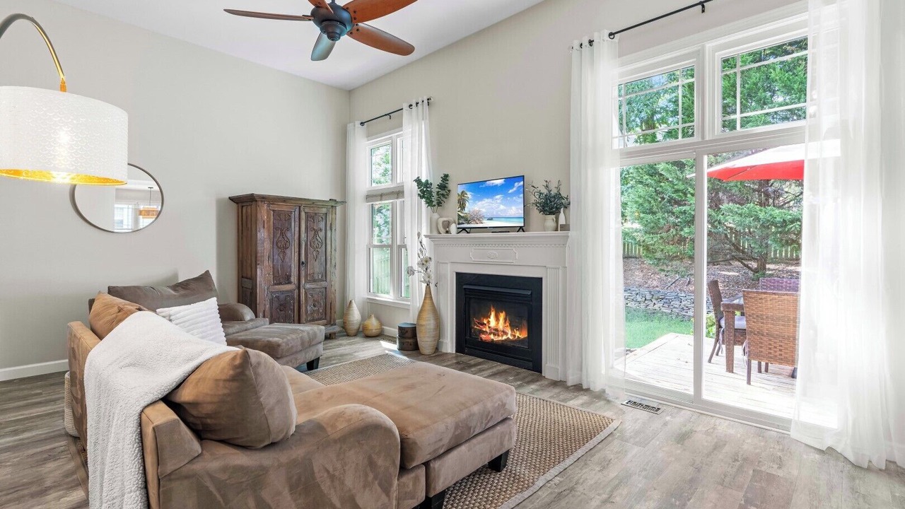 Photo of Livingroom in North Raleigh