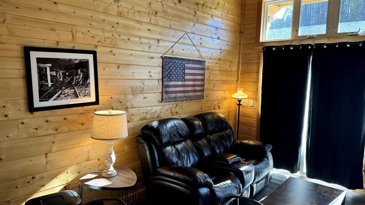 Photo of Livingroom in Bramwell