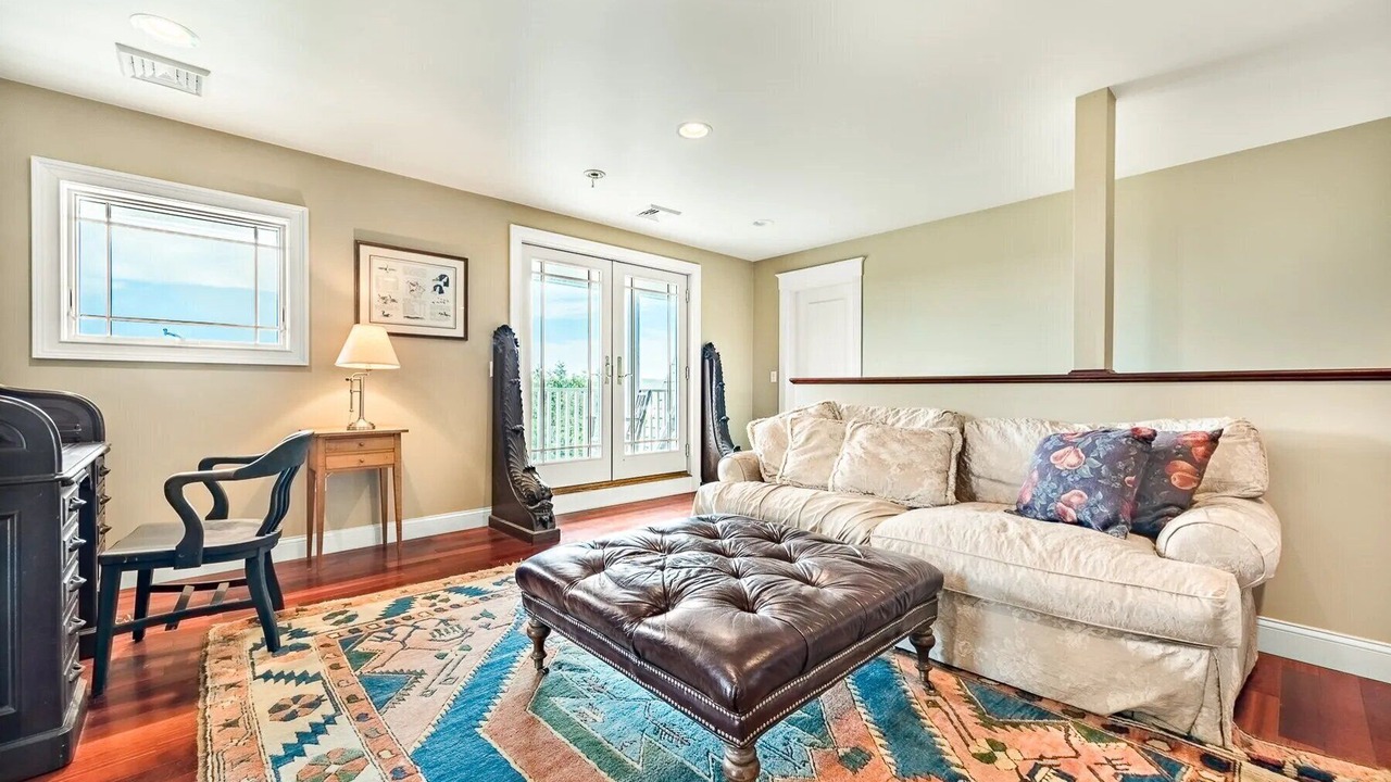 Photo of Livingroom in Narragansett