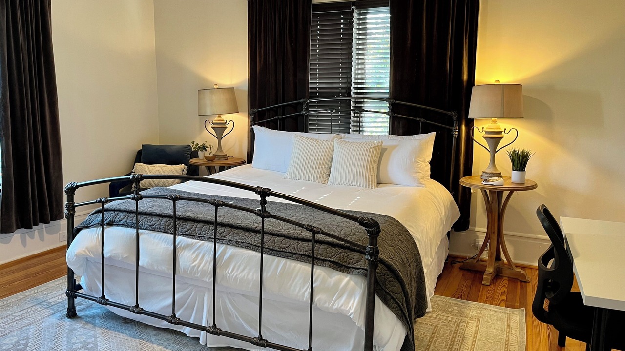 Photo of Bedroom in Crestline Heights