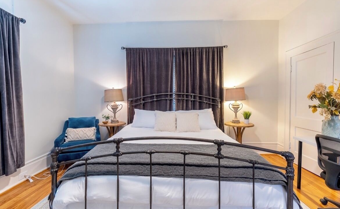 Photo of Bedroom in Crestline Heights