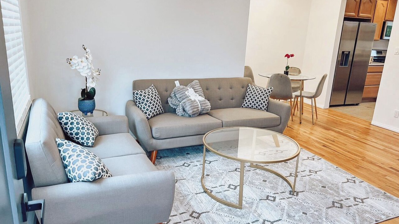 Photo of Livingroom in Tarzana