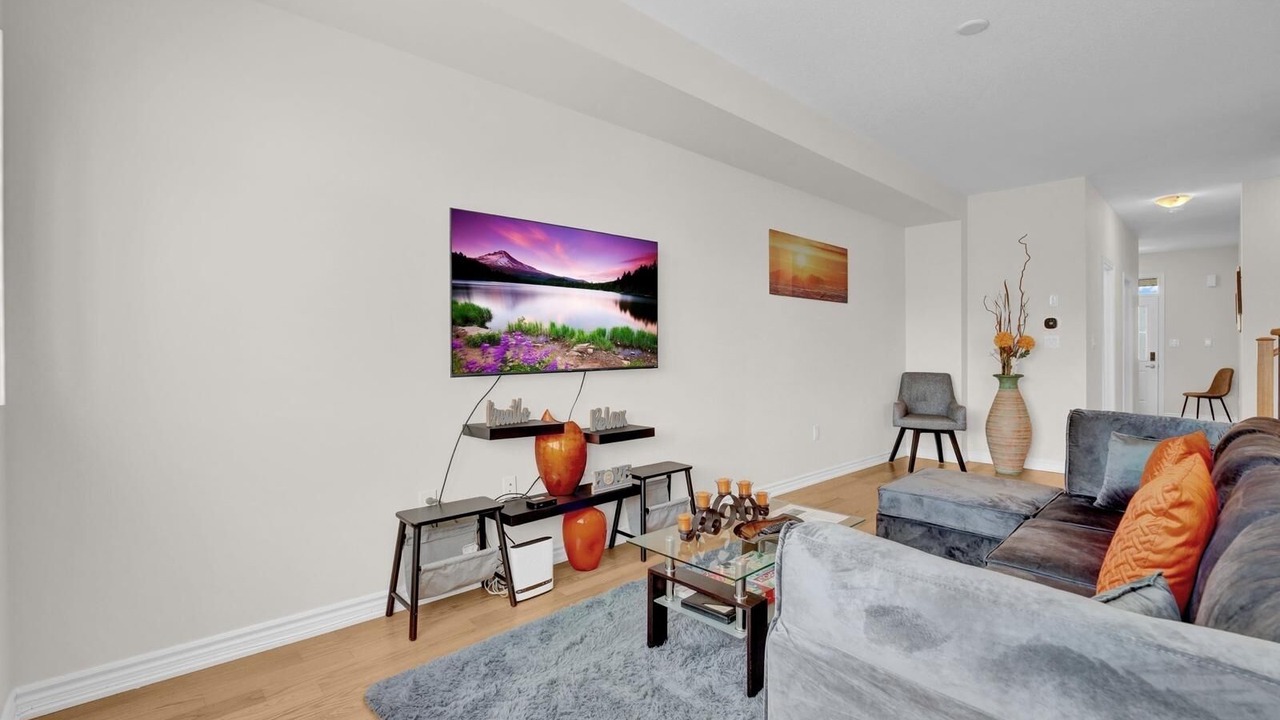 Photo of Livingroom in Thorold