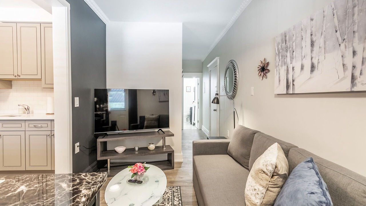 Photo of Livingroom in Central Hamilton