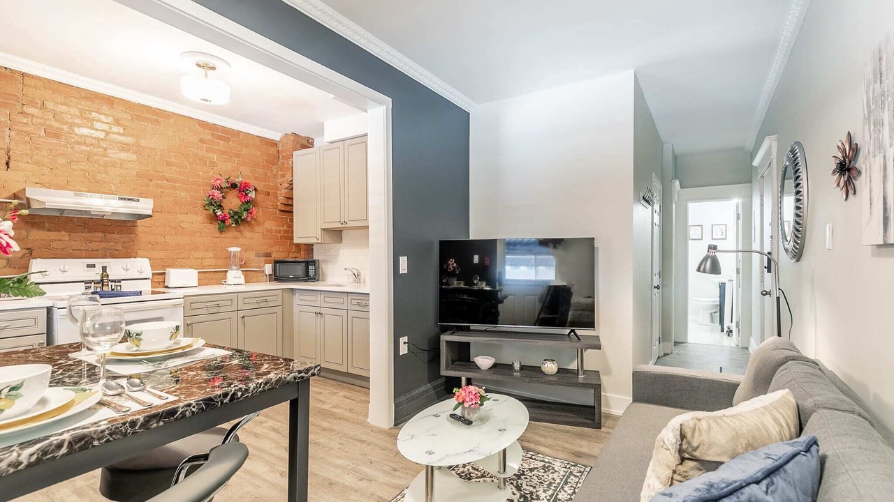 Photo of Livingroom in Central Hamilton
