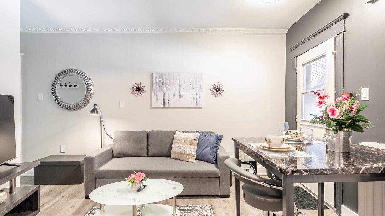 Photo of Livingroom in Central Hamilton