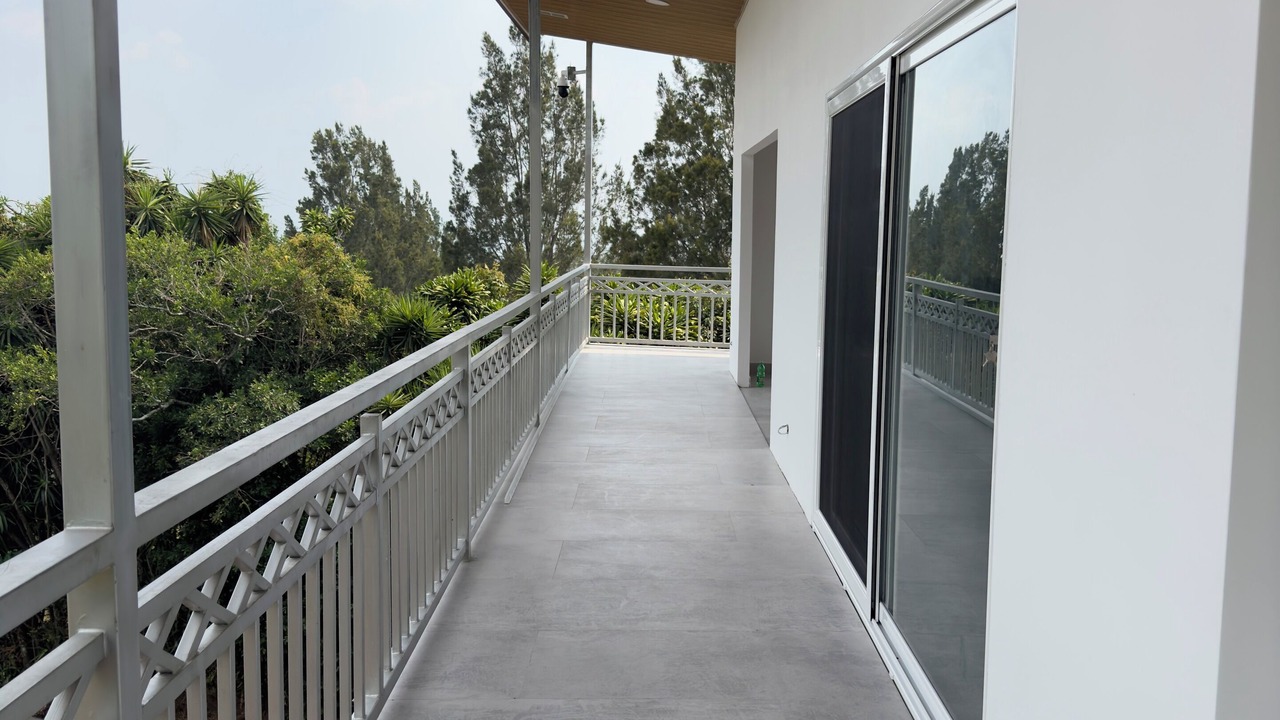 Photo of Outdoor in Roble