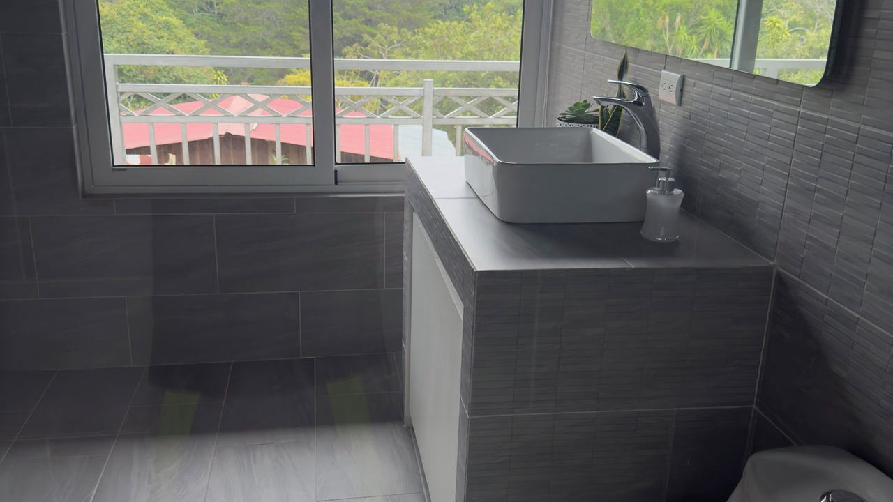 Photo of Bathroom in Roble