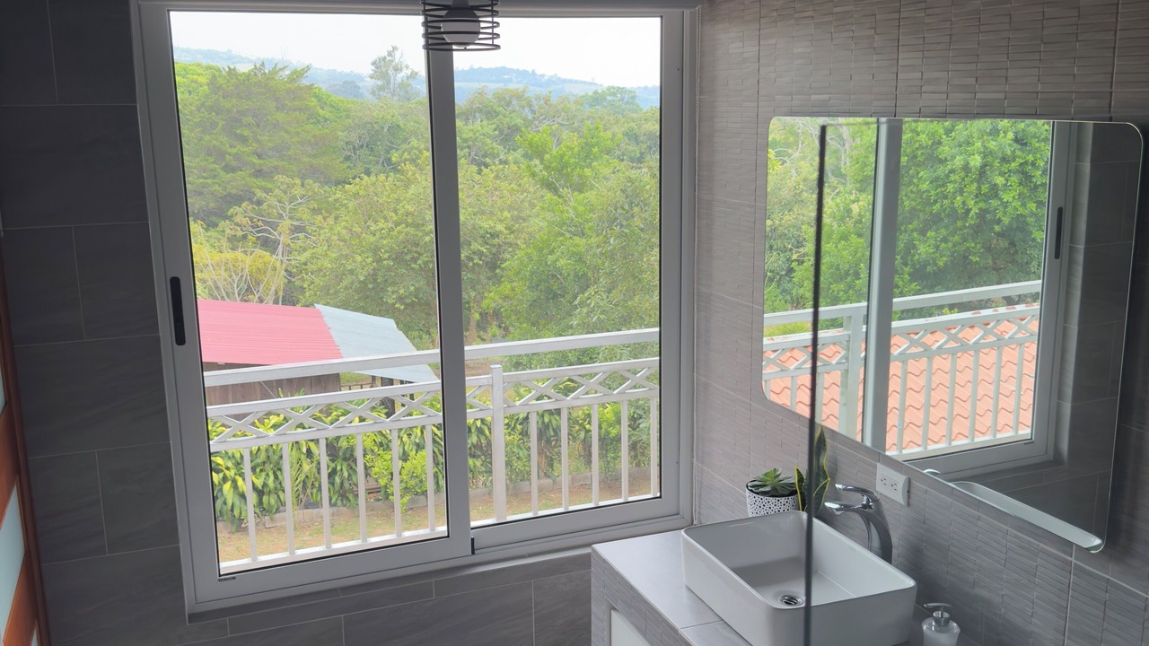 Photo of Bathroom in Roble