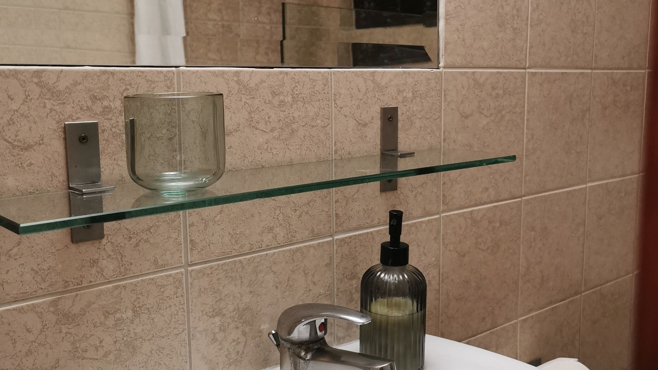 Photo of Bathroom in Drama