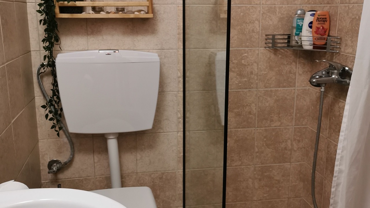 Photo of Bathroom in Drama
