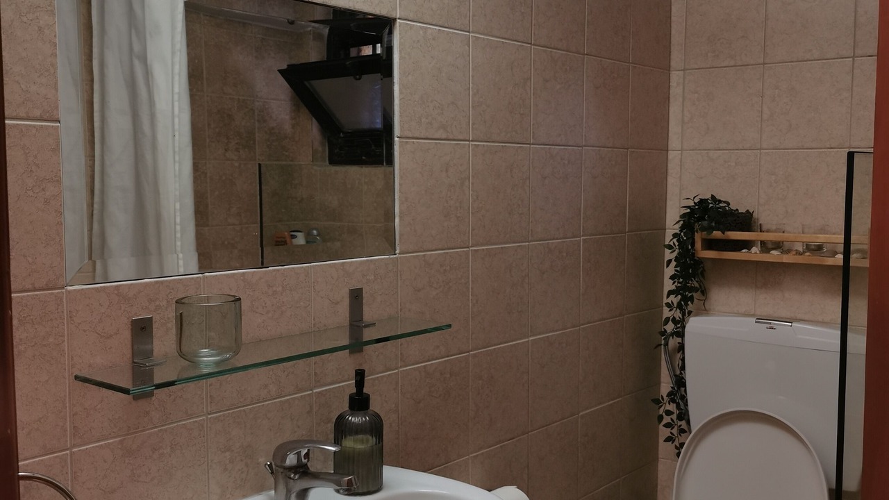 Photo of Bathroom in Drama