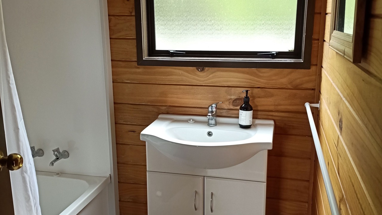 Photo of Bathroom in Karapiro