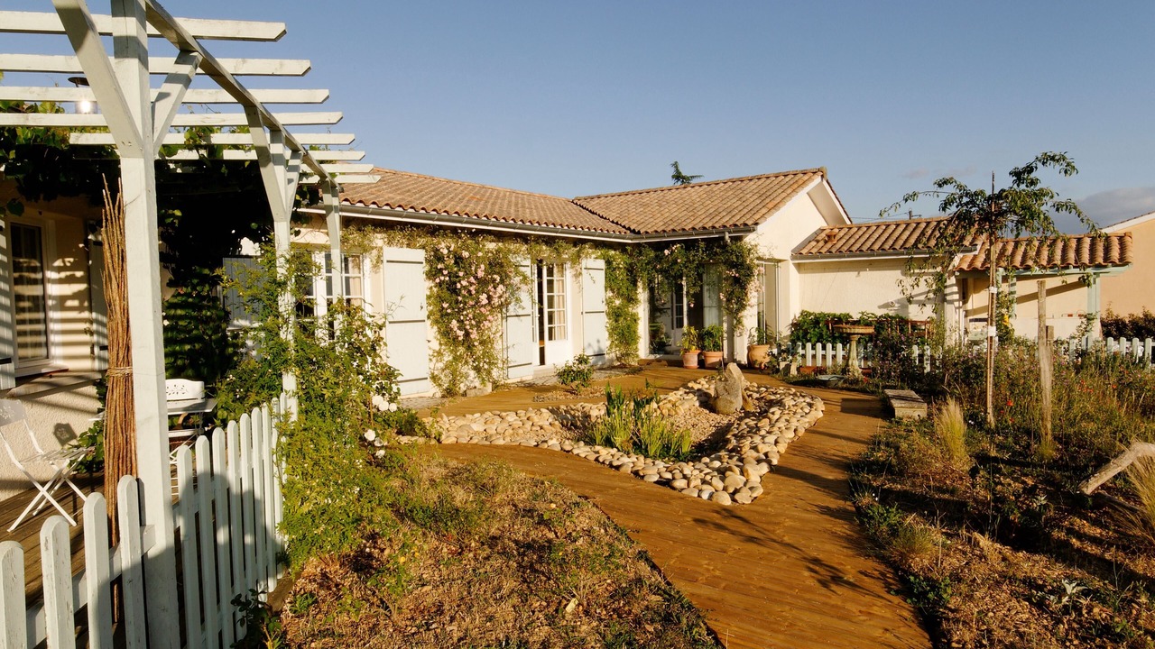 Photo of Patio Balcony in Haux