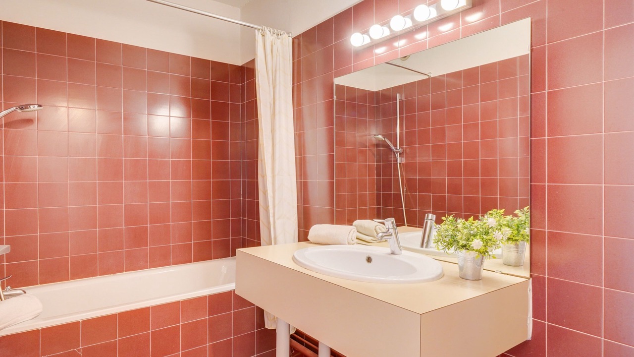 Photo of Bathroom in Bordeaux Golden Triangle