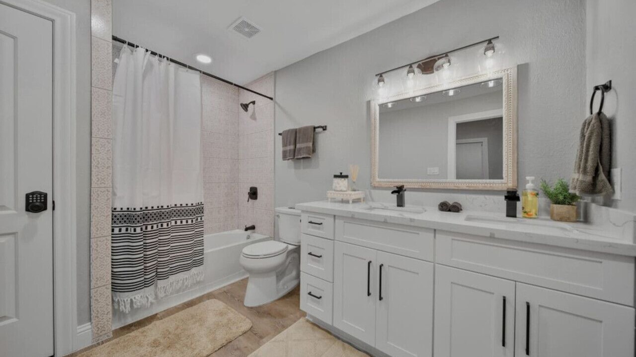 Photo of Bathroom in South Central Houston