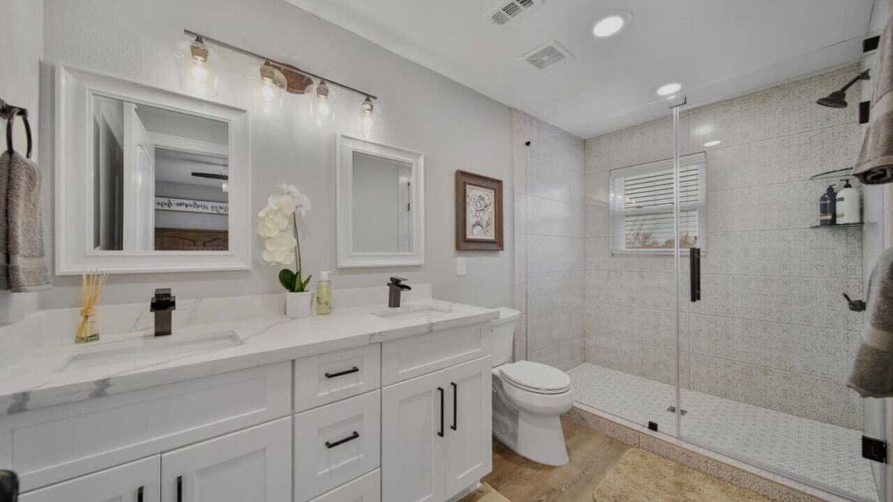 Photo of Bathroom in South Central Houston