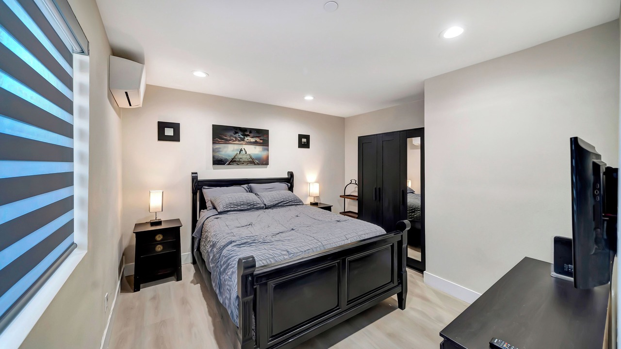 Photo of Bedroom in Tarzana