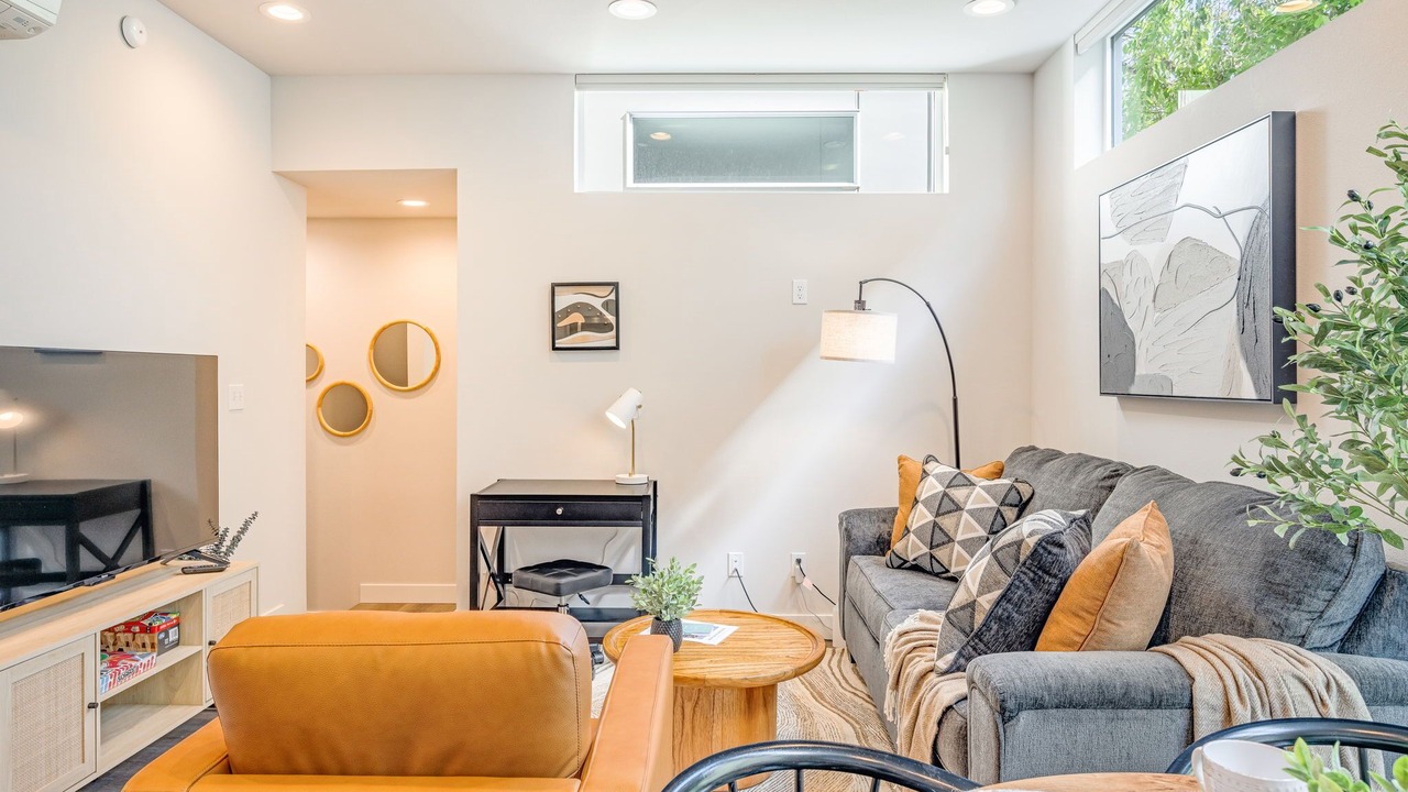 Photo of Livingroom in Squire Park