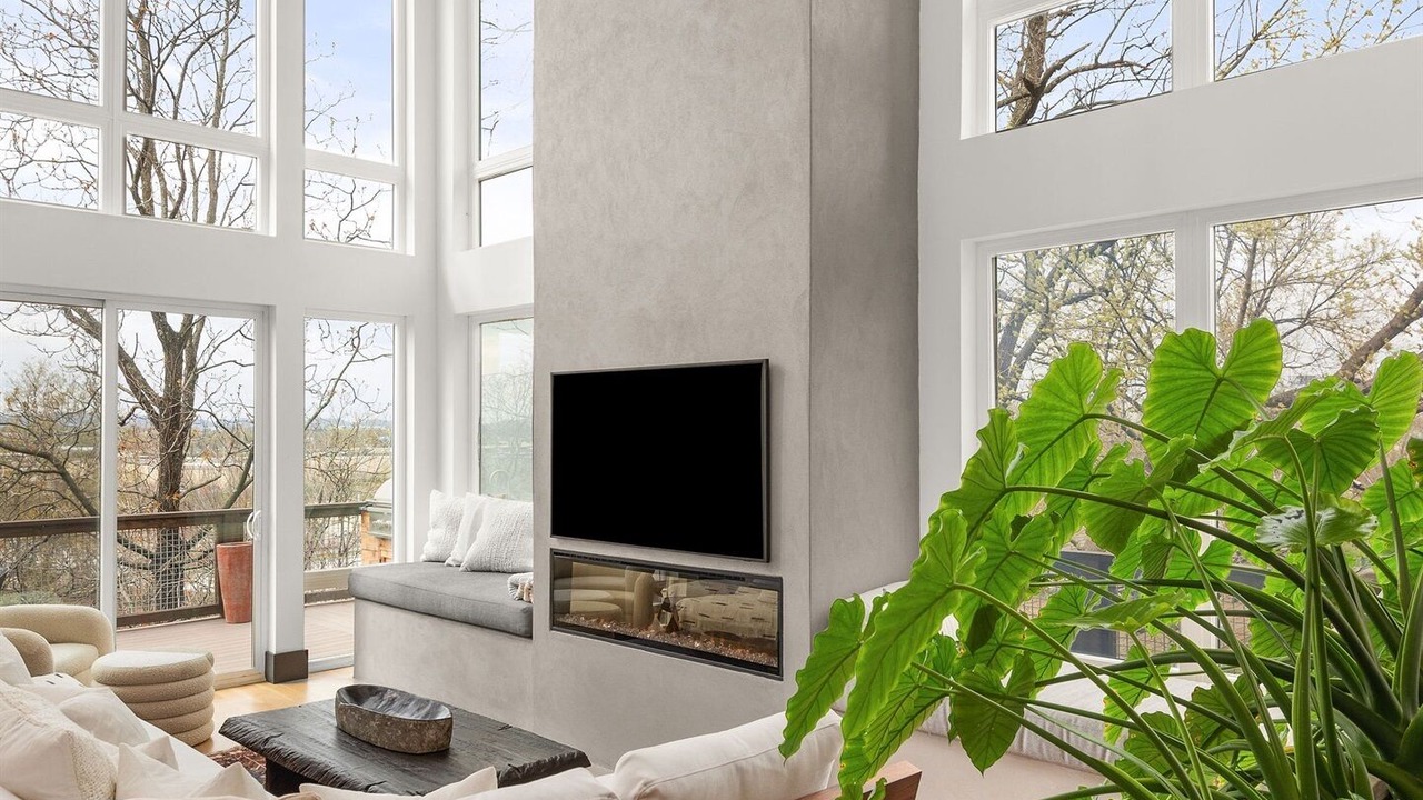 Photo of Livingroom in Shelby Hills