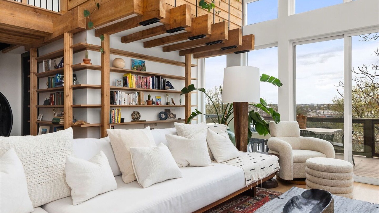 Photo of Livingroom in Shelby Hills