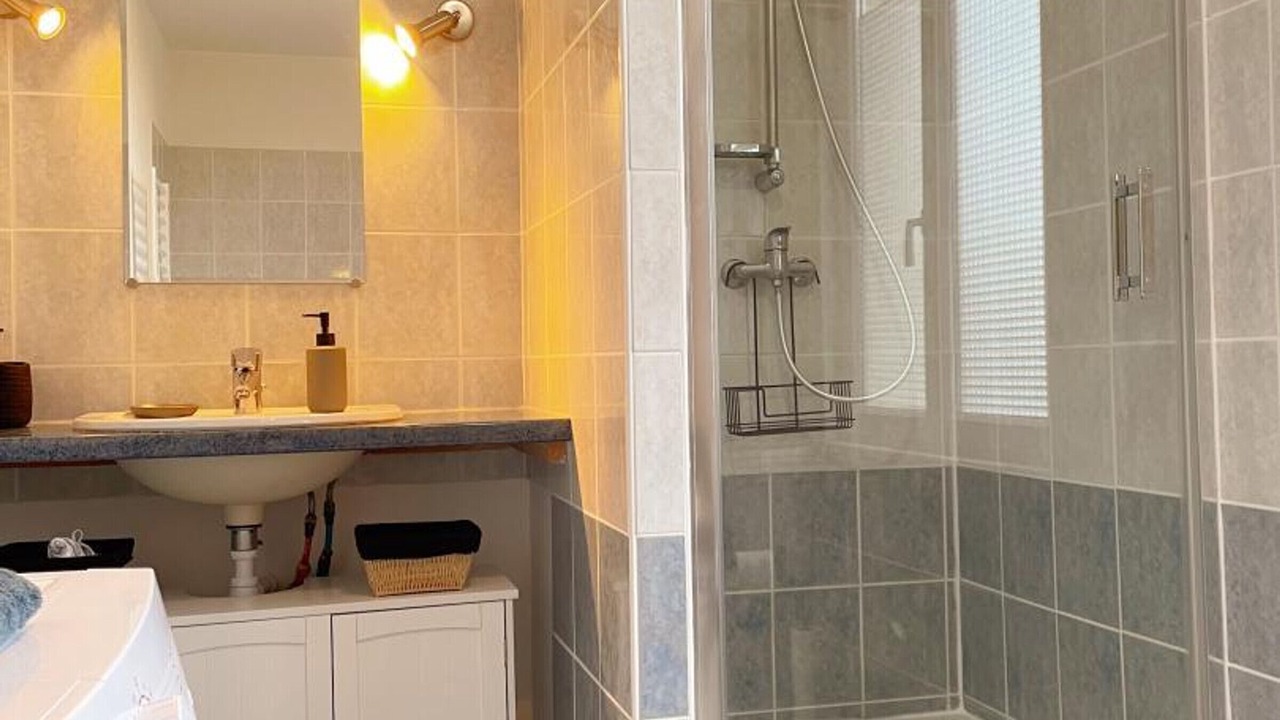 Photo of Bathroom in Feings