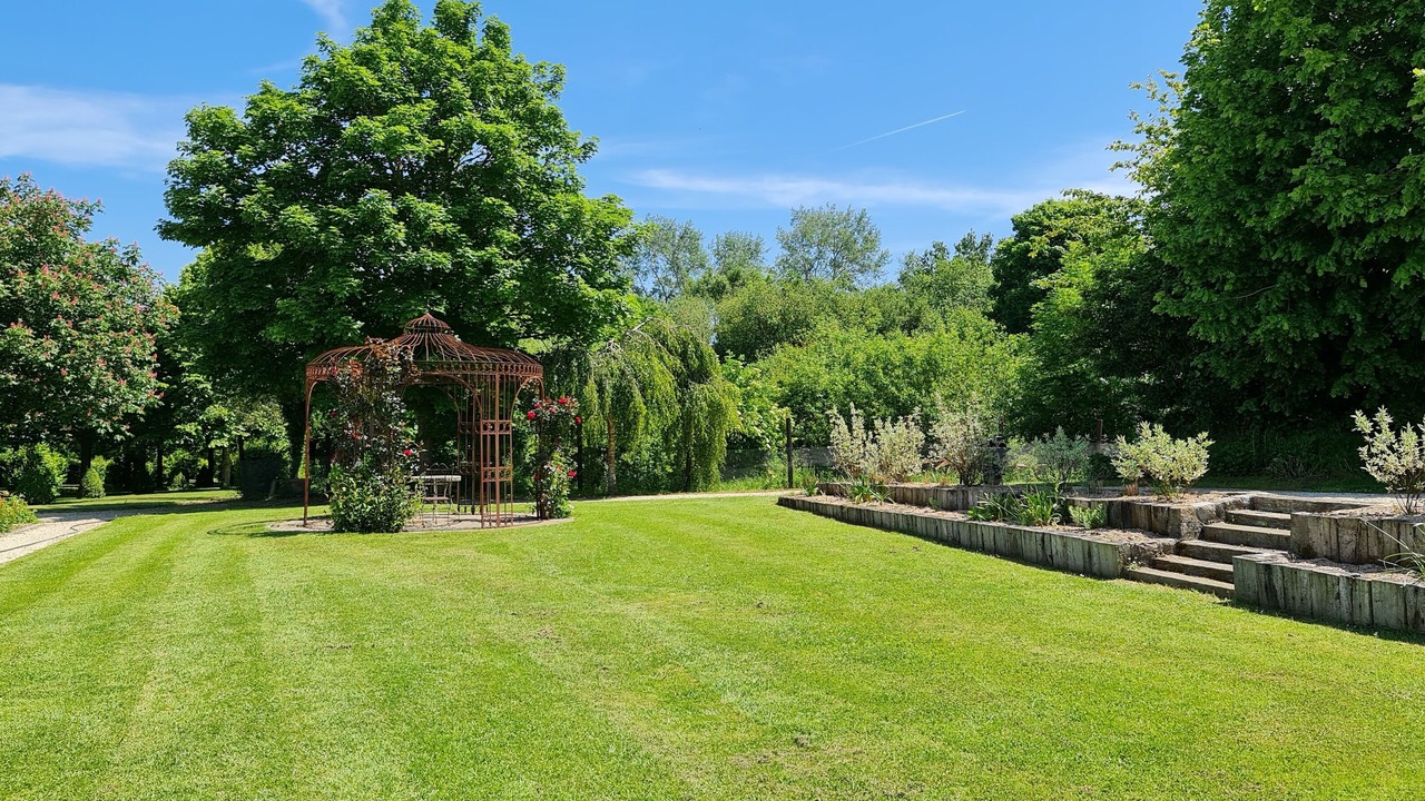 Photo of Outdoor in Sully