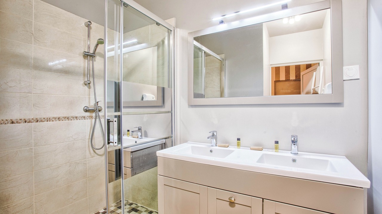 Photo of Bathroom in Sully
