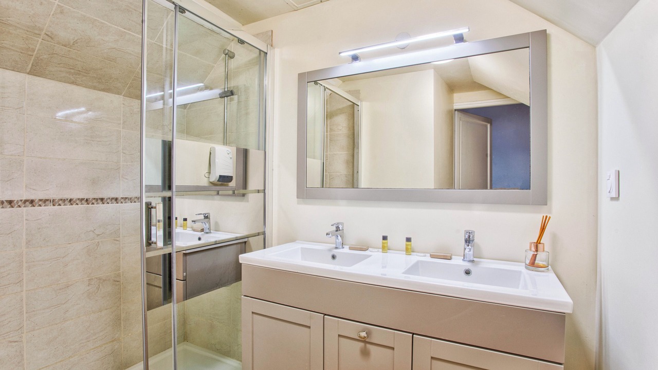 Photo of Bathroom in Sully