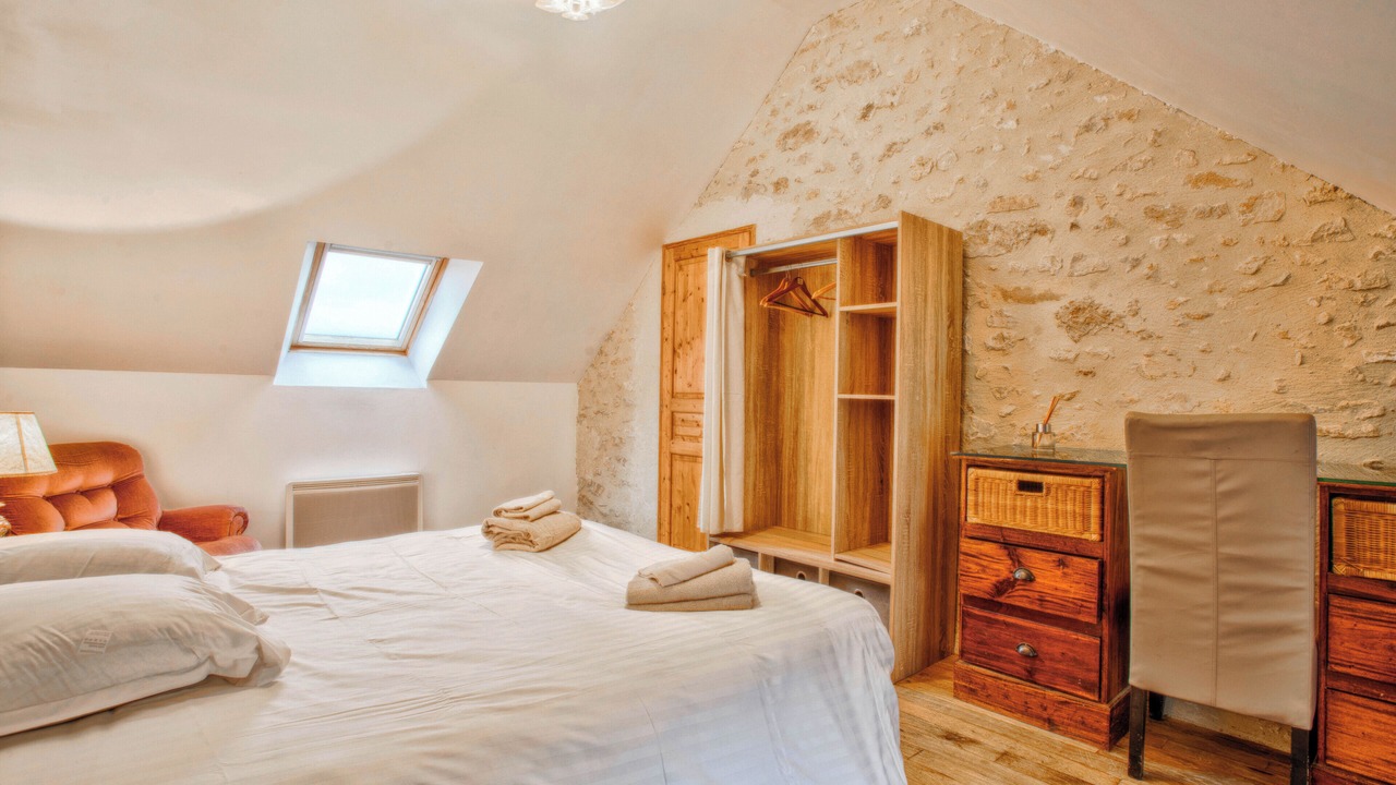 Photo of Bedroom in Sully