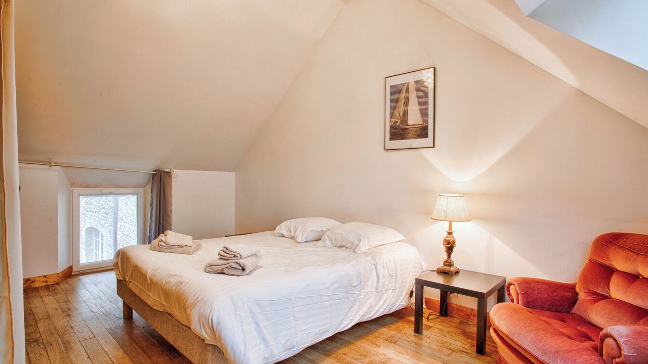 Photo of Bedroom in Sully