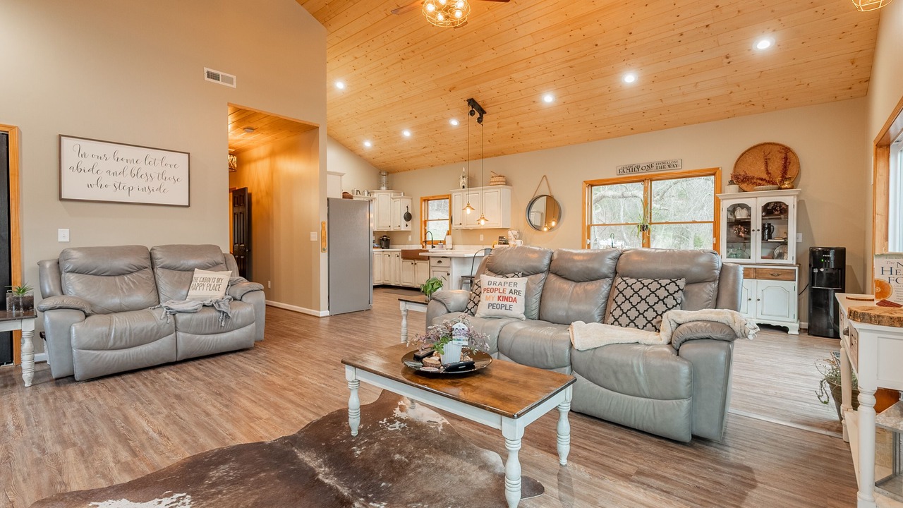 Photo of Livingroom in Draper