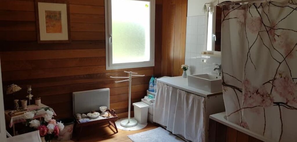 Photo of Bathroom in Quemeneven