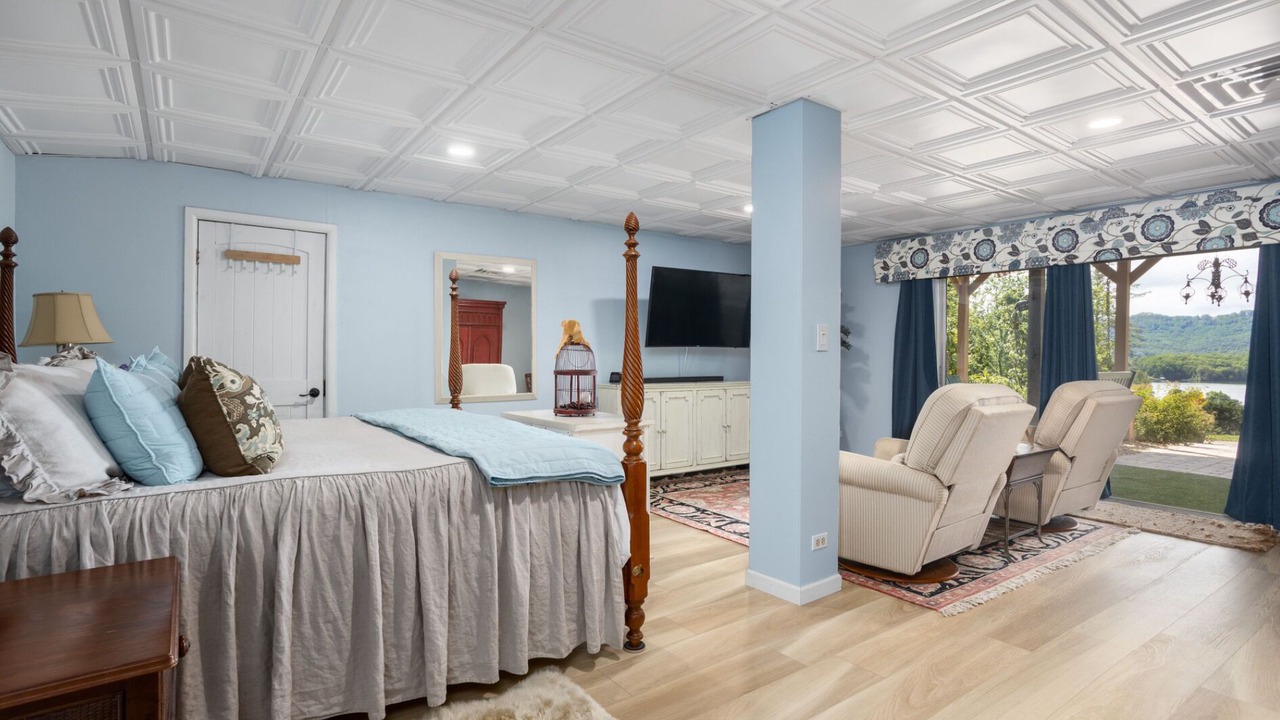 Photo of Bedroom in Hayesville