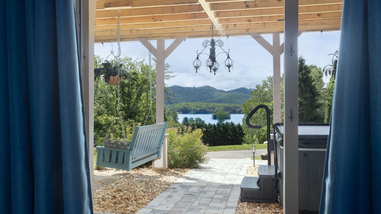 Photo of Patio Balcony in Hayesville