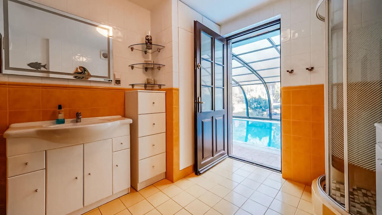 Photo of Bathroom in Puck