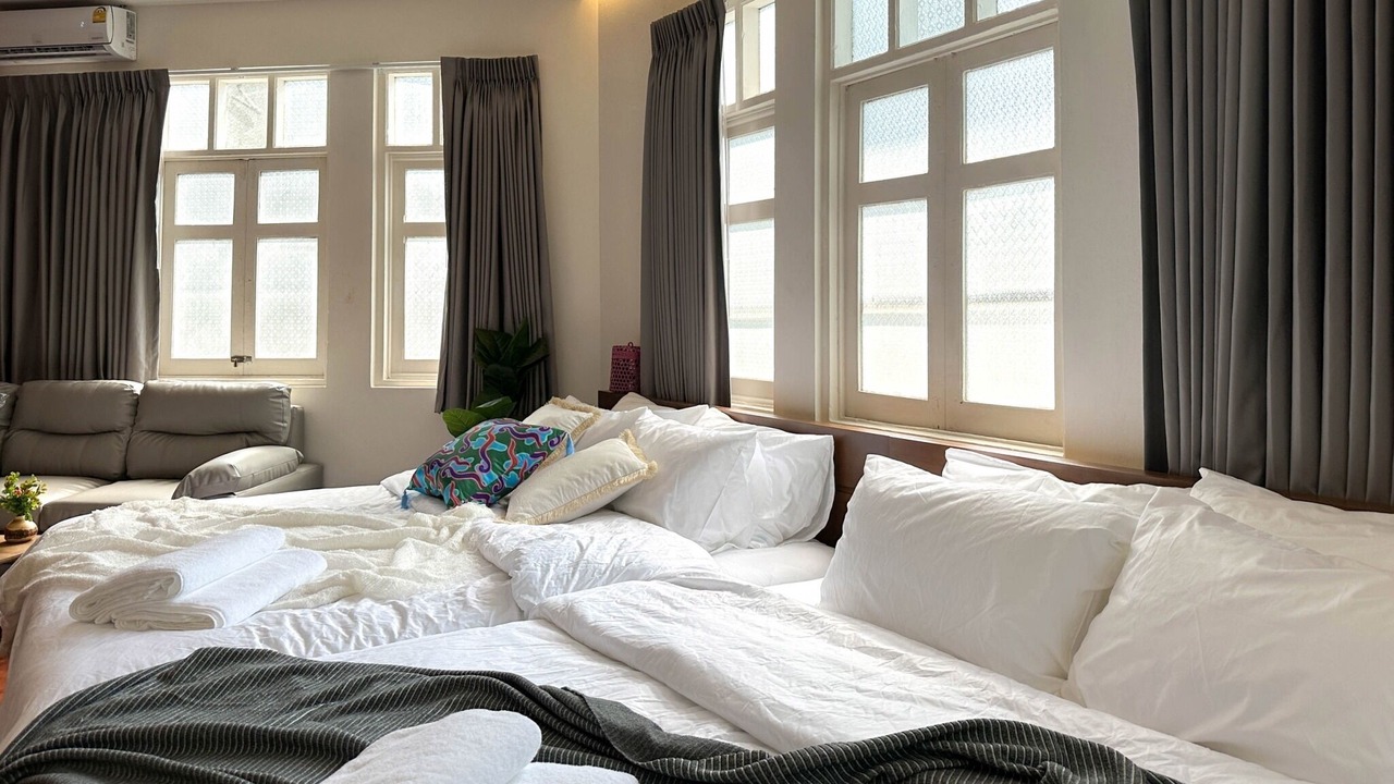 Photo of Bedroom in Pom Prap Sattru Phai