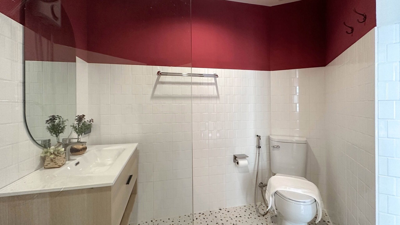 Photo of Bathroom in Pom Prap Sattru Phai