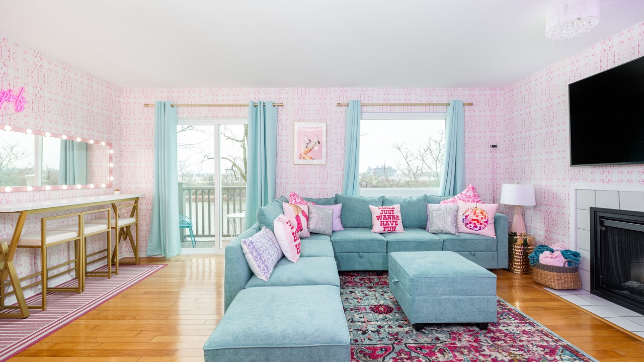 Photo of Livingroom in East Bank