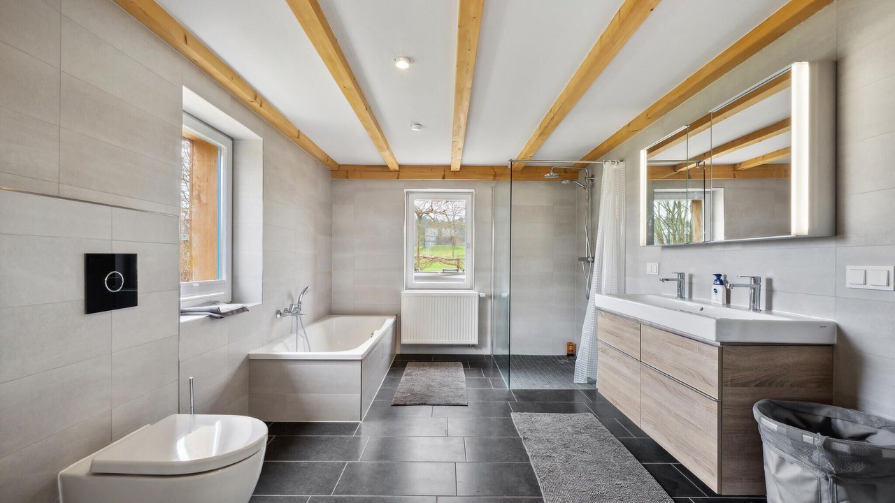 Photo of Bathroom in Densow