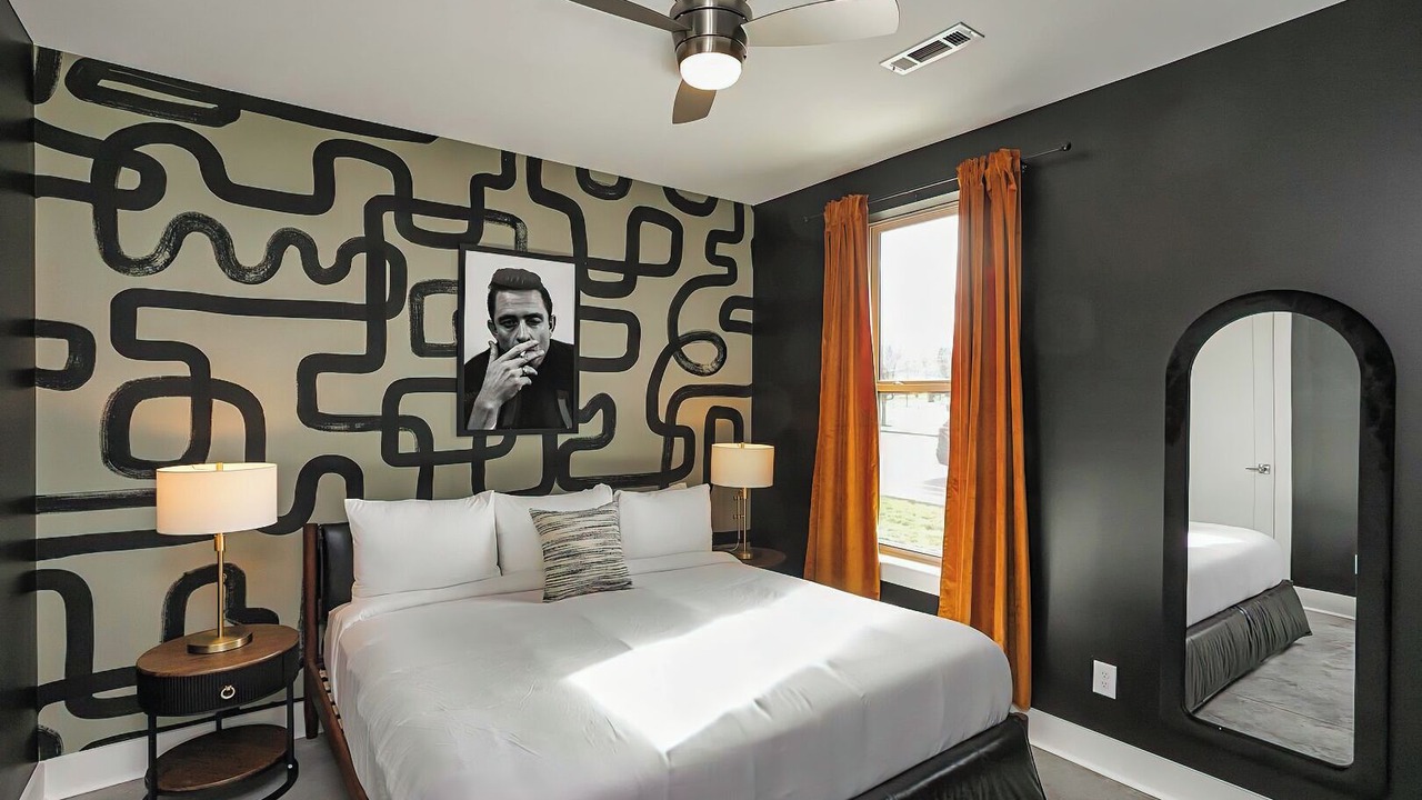 Photo of Bedroom in Hadley - Washington