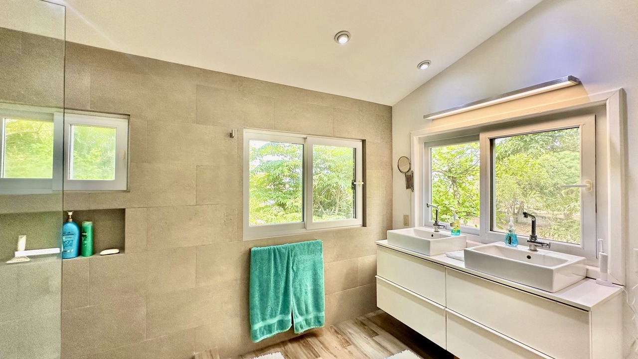Photo of Bathroom in Antoneys Cay