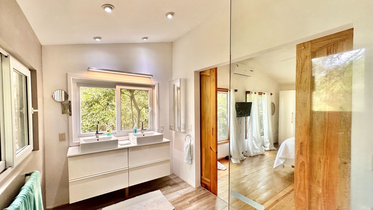Photo of Bathroom in Antoneys Cay