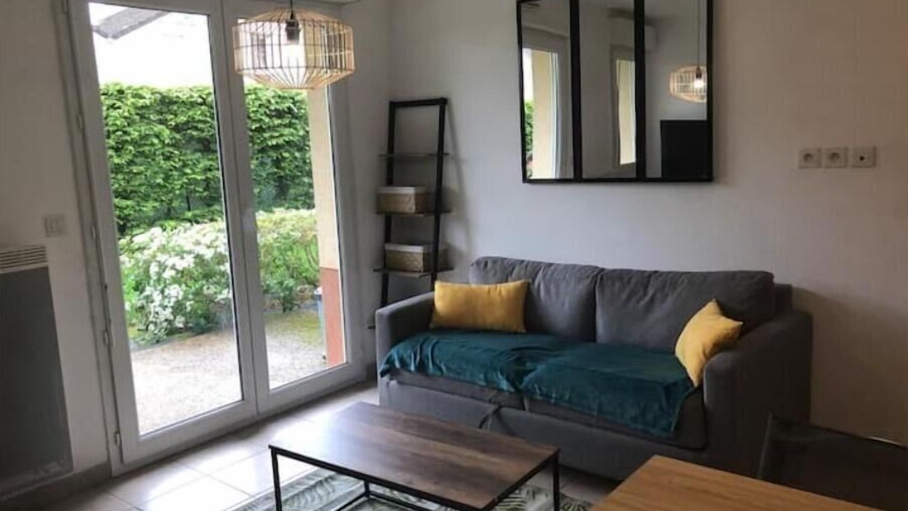 Photo of Livingroom in Pin - Vert Galant