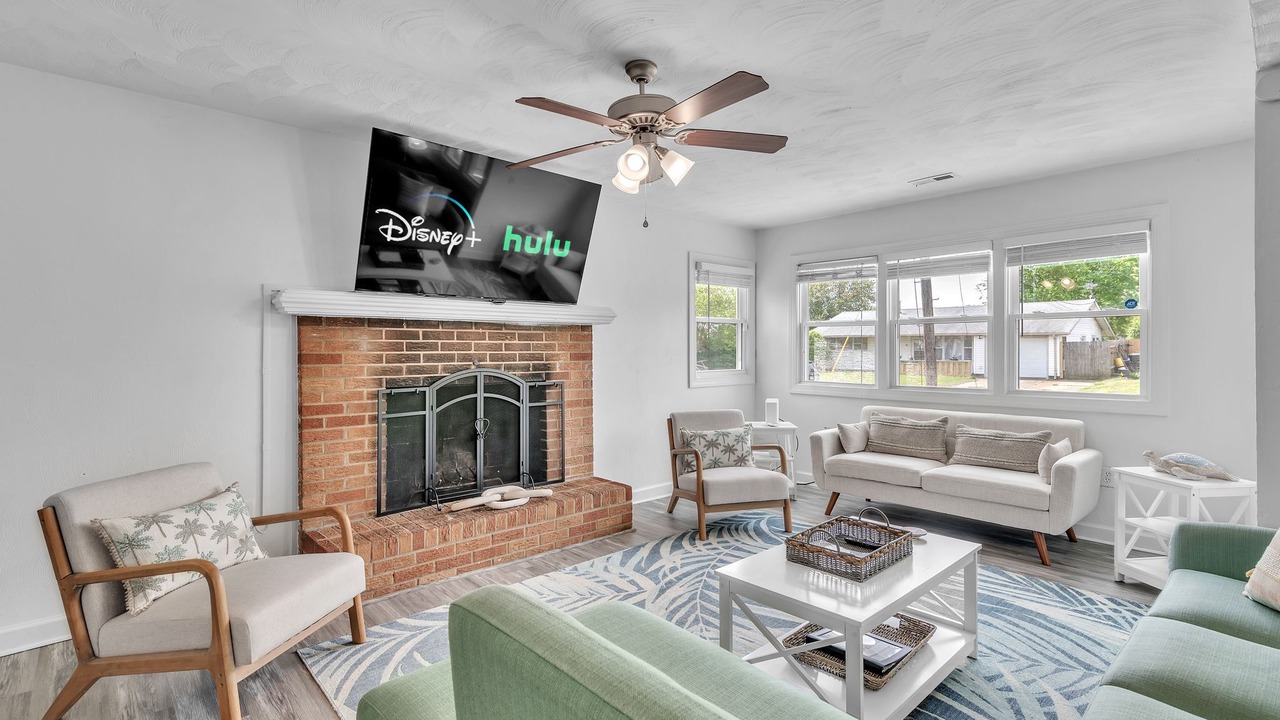 Photo of Livingroom in Bayview