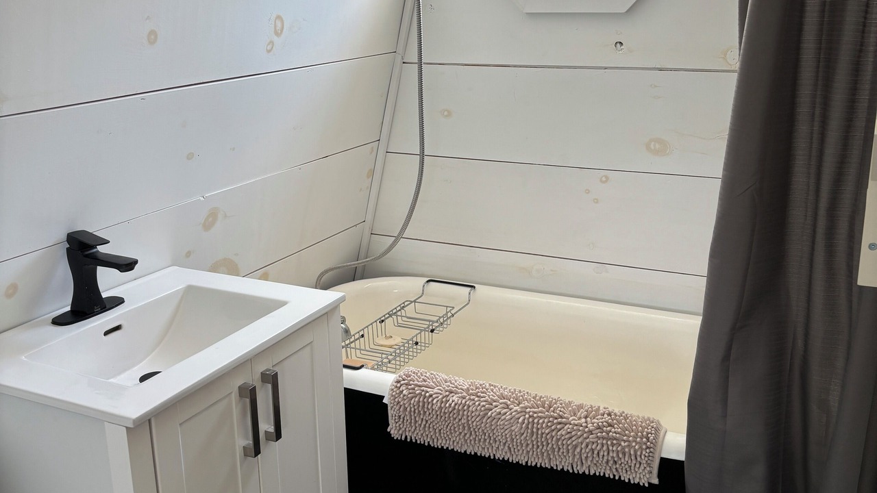 Photo of Bathroom in Corran Ban